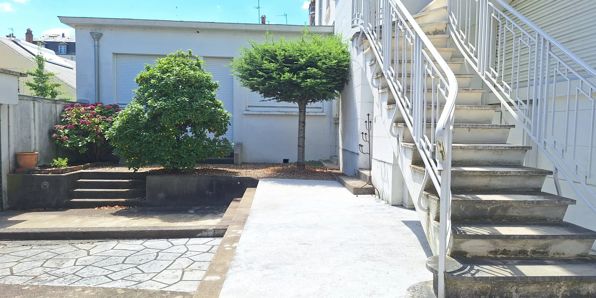 cour intérieure  Appartement T2 de 40 m2 env. à proximité de la Place Jean-Jaurès à vendre sur Tours Centre | Vente 37
