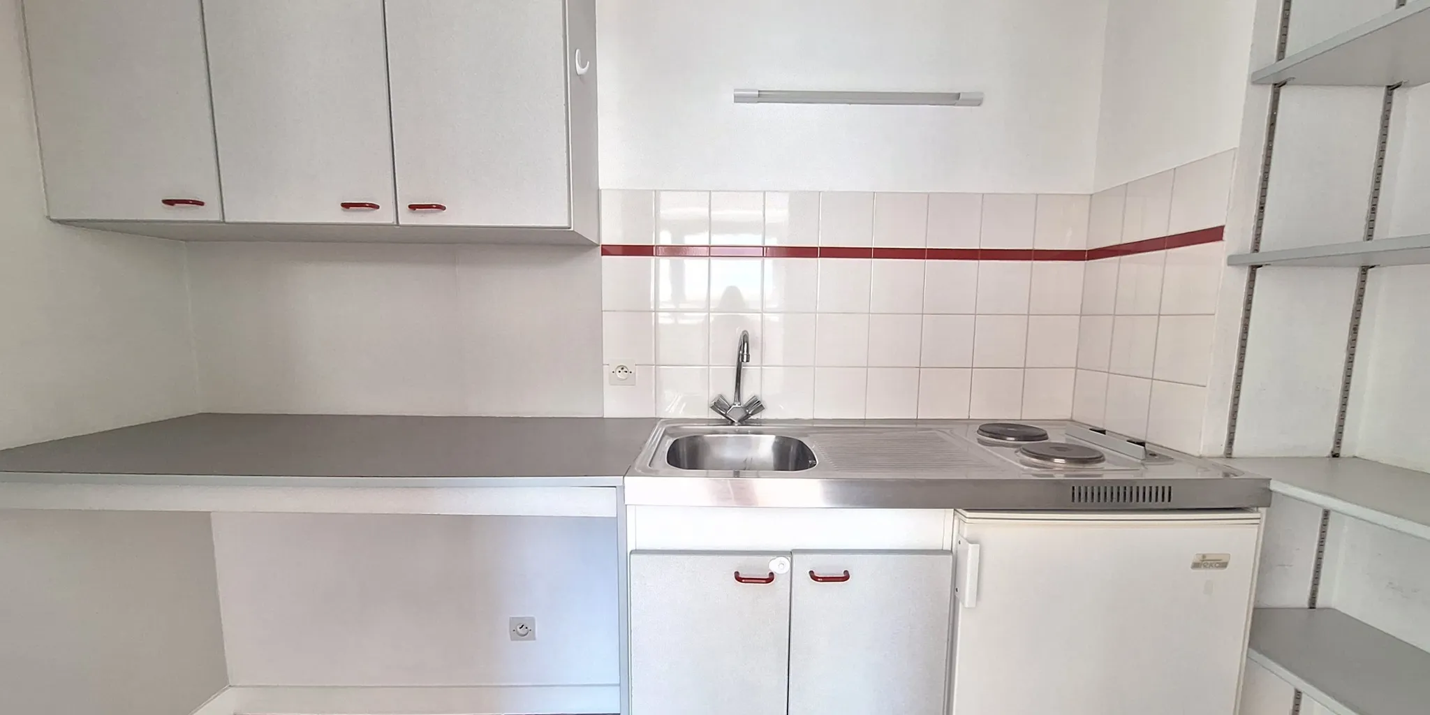 Cuisine aménagée Appartement T2 de 40 m2 env. à proximité de la Place Jean-Jaurès à vendre sur Tours Centre | Vente 37