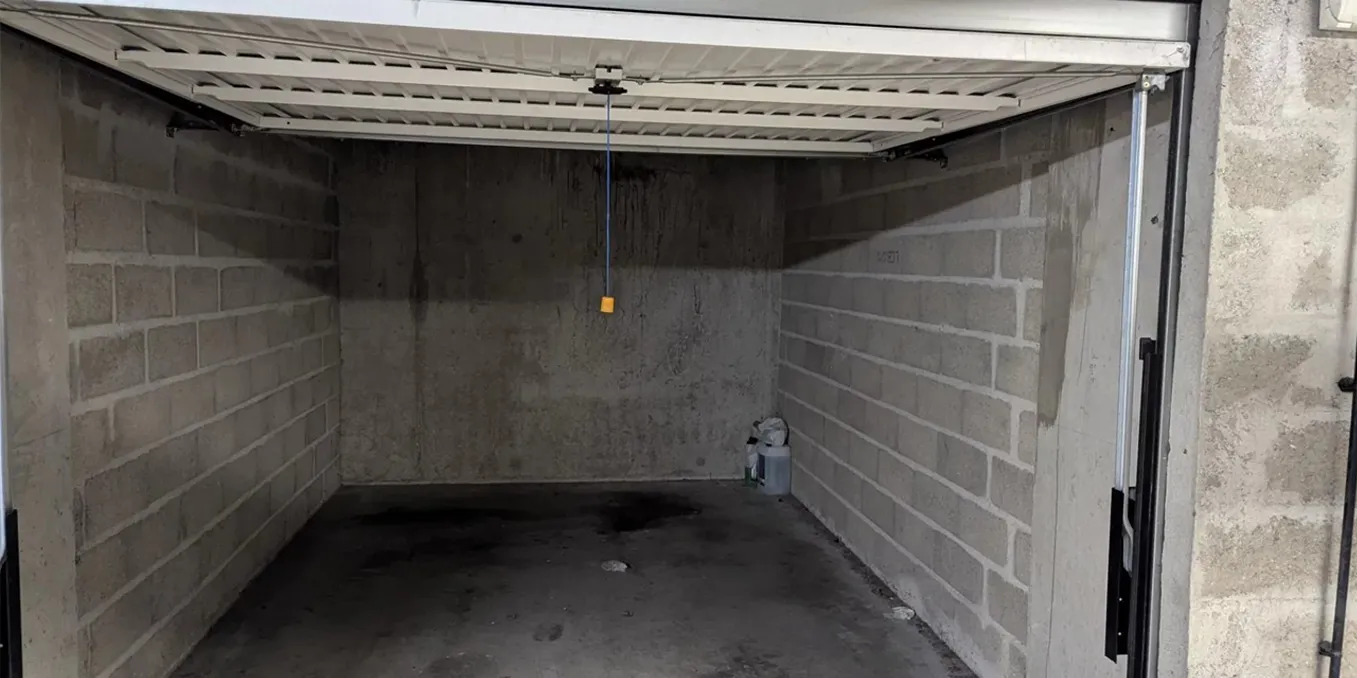 vue garage appartement T3 à vendre sur Tours, proche piscine du Lac | Vente 37