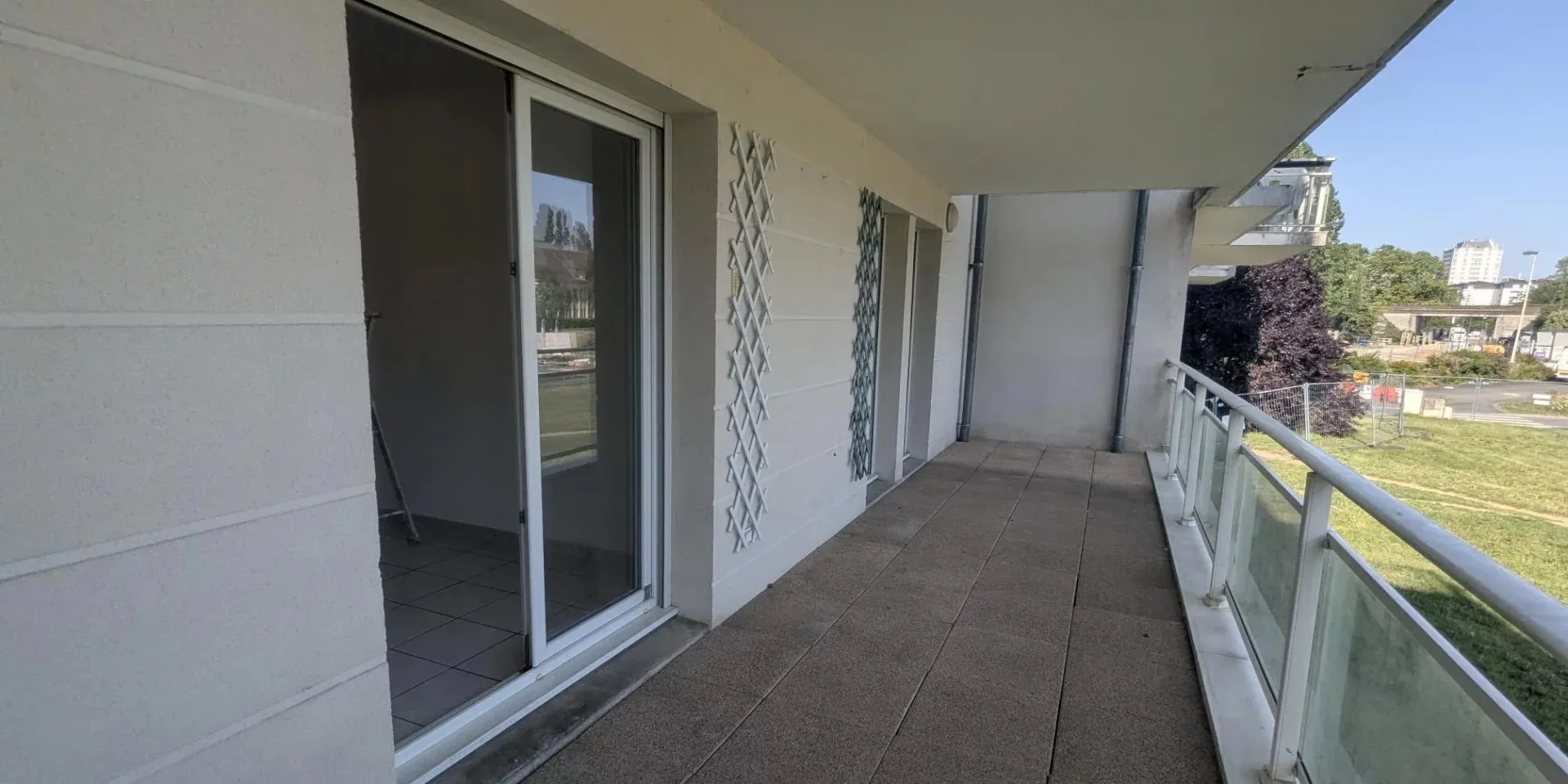 vue terrase et environnement appartement T3 à vendre sur Tours, proche piscine du Lac | Vente 37