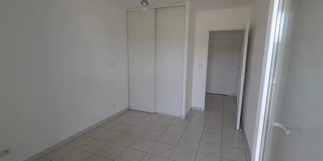 vue chambre 1 appartement T3 à vendre sur Tours, proche piscine du Lac | Vente 37