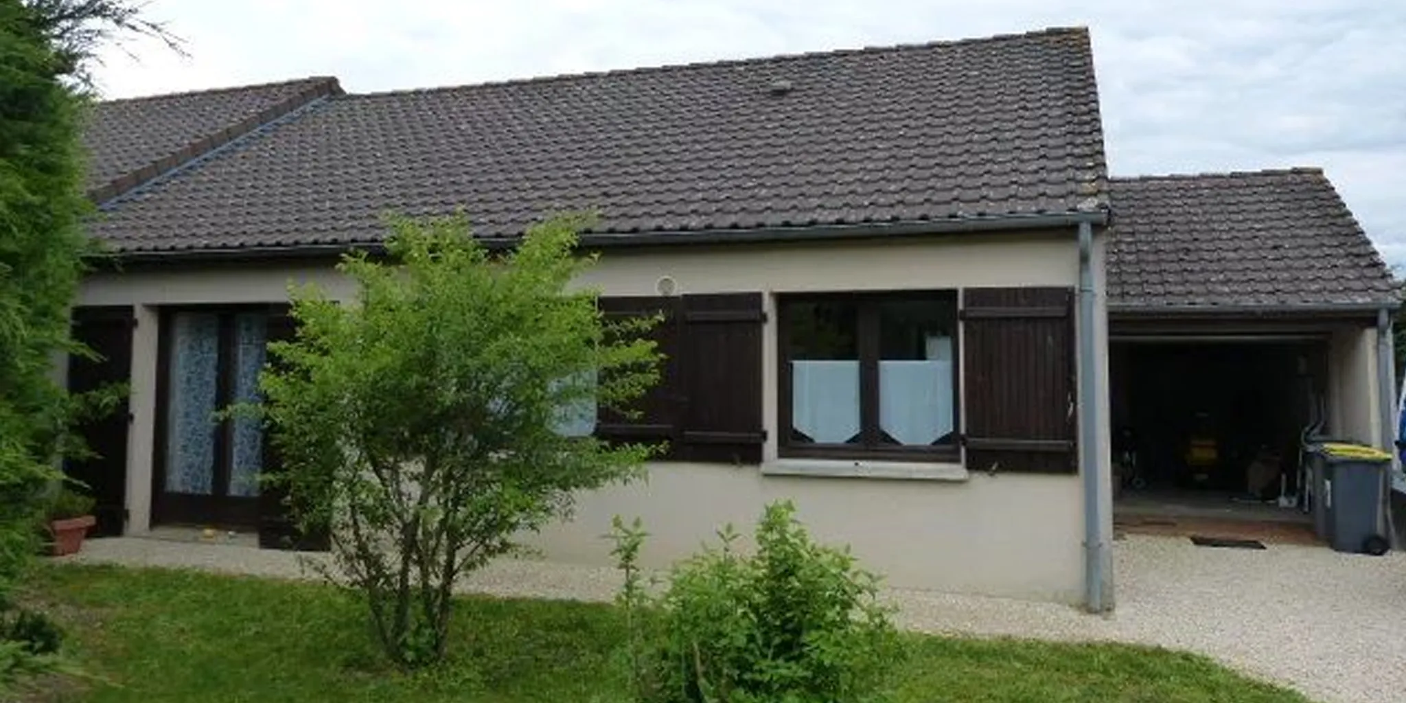 Facade avant vue 2 Maison de plain-pied de 75 m2 avec garage et jardin à vendre sur Tours-Nord à proximité de Auchan - La Petite Arche | Vente 37