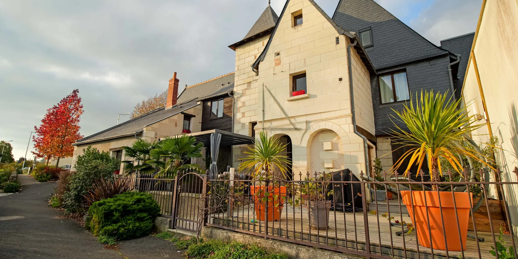 Facade entrée côté Rue Maison historique de 300 m2 env. à vendre sur Saint-Cyr-sur-Loire en bord de La Loire | Vente 37