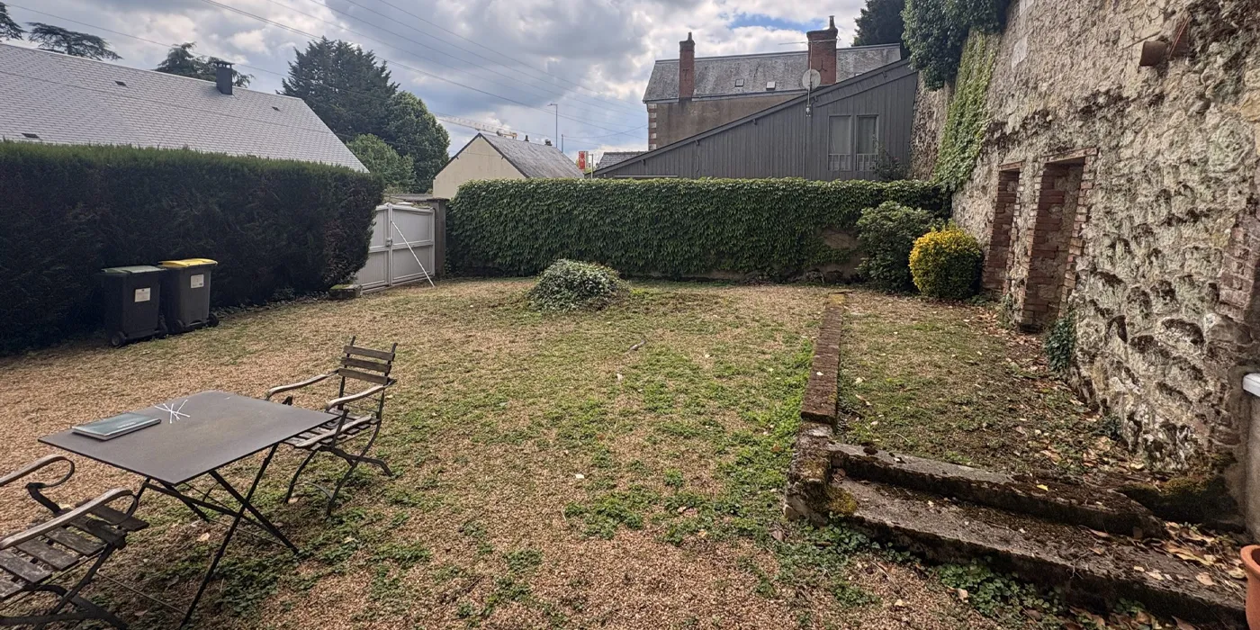 Vue jardin facade avant Maison vigneronne de 125 m2 sur Vouvray avec 2 chambres et caves à vendre sur Vouvray  | Vente 37