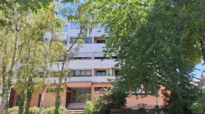 façade immeuble entrée avec appartement Type 4 de 85 m2 env. à vendre sur Tours Centre à proximité de la Gare TGV de Tours | Vente 37.fr • Bien proposé par Gautard Immobilier