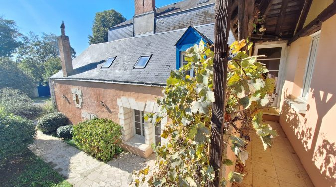 Photo Façade maison à vendre face à la Loire sur Rochecorbon | Vente 37.fr • Bien proposé par GAUTARD Immobilier