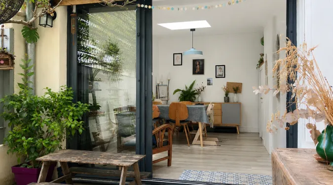 Vue jardin Pièce à vivre maison de ville à vendre sur Tours Centre Quartier Grammont | Vente 37.fr • Bien proposé par GAUTARD Immobilier