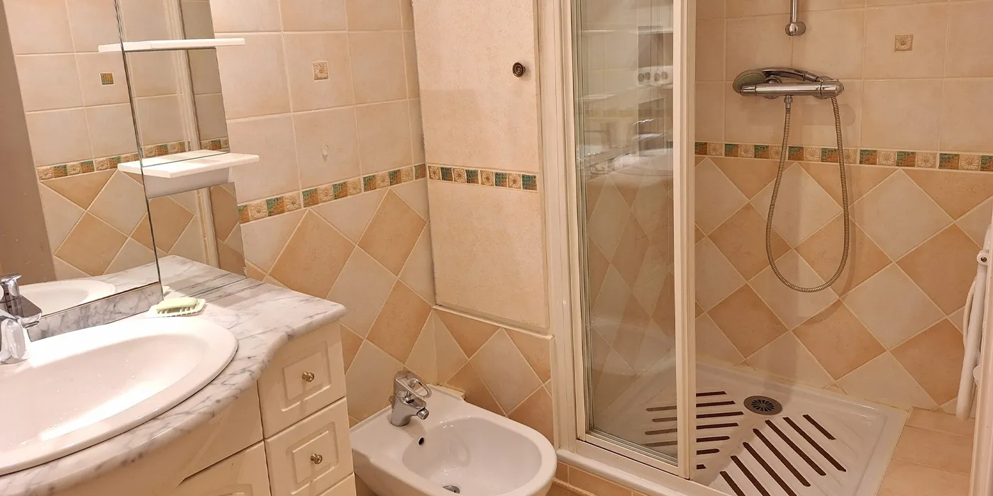Salle d'eau Appartement T2 de 60 m2 à vendre sur Tours Centre dans Résidences Services pour Seniors | Vente 37