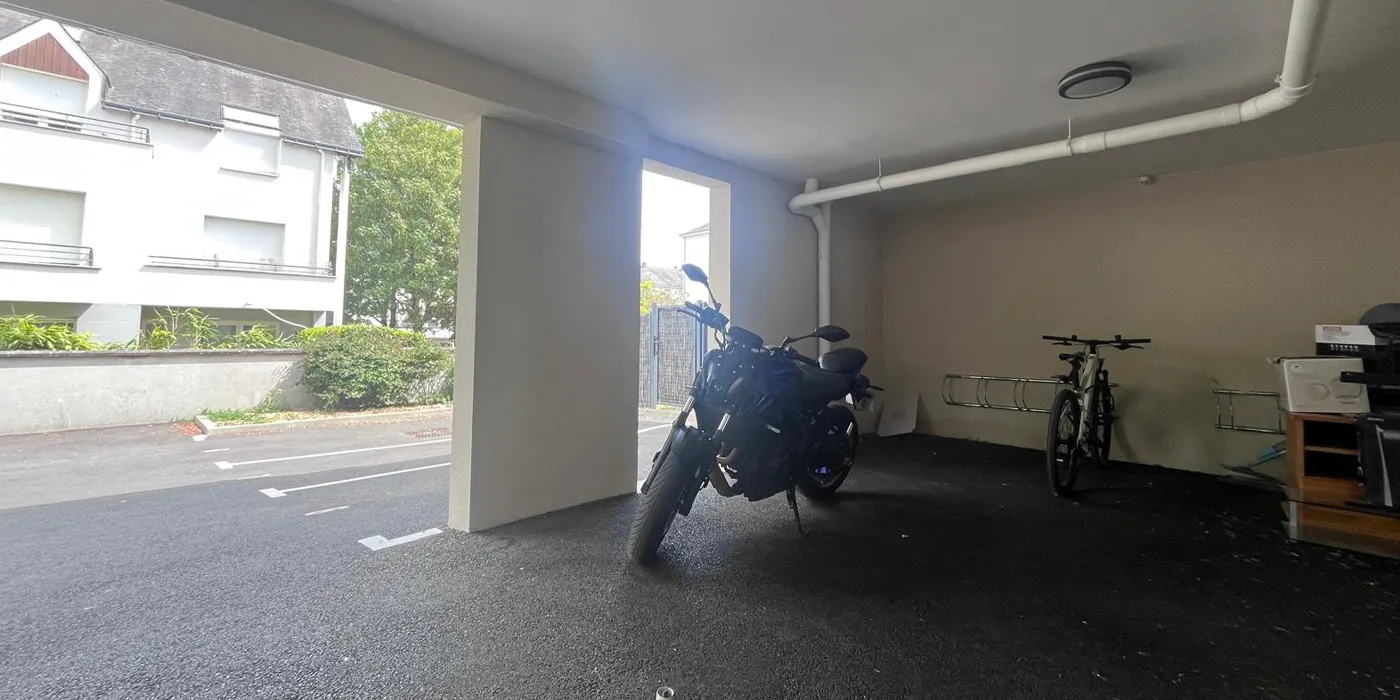 Parking couvert moto vélo Appartement Type 2 de 40 m2 proche IUT à vendre sur Tours Nord Quartier St Symphorien | Vente 37