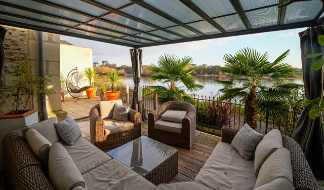 Vue terrase avec vue sur Bord de Loire Maison 12 pièces de 300 m2 à vendre ou pour investir sur Saint-Cyr-sur-Loire | Vente 37.fr